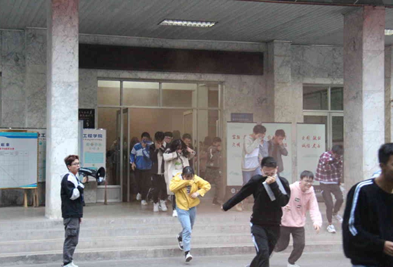 1574837635130338.png 8881.png